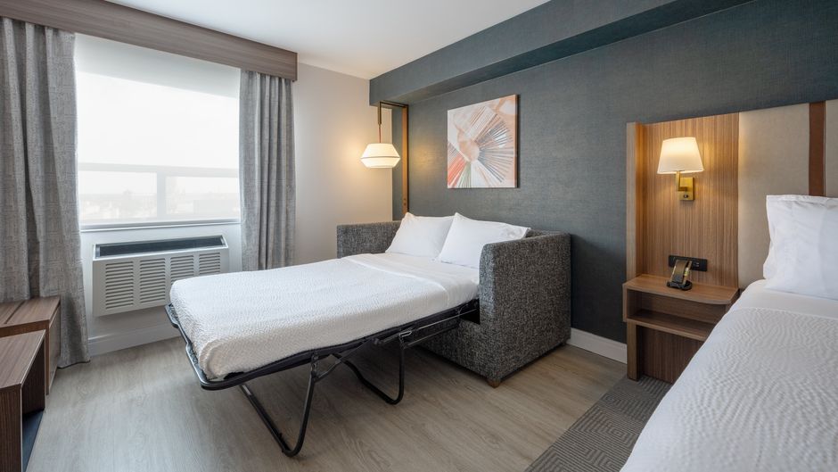 Holiday Inn & Suites Winnipeg Room