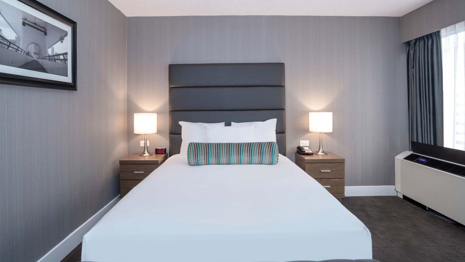 Sandman Hotel Calgary City Centre Room