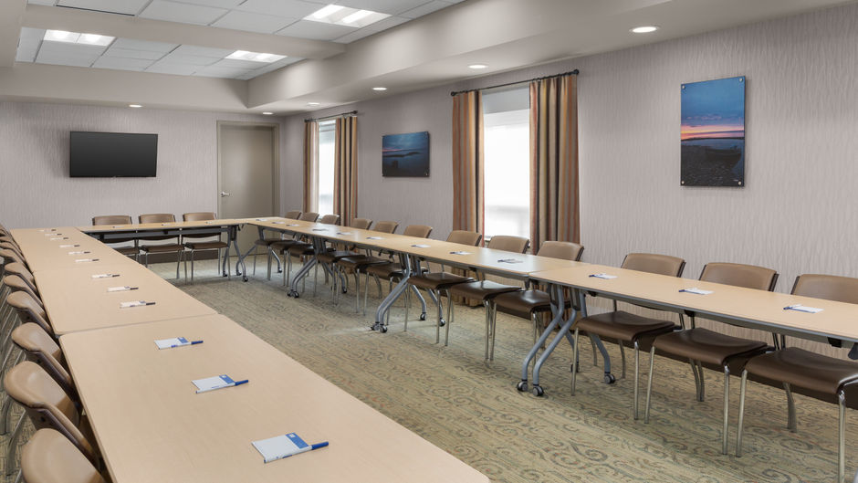 Holiday Inn Express & Suites Cold Lake Meeting