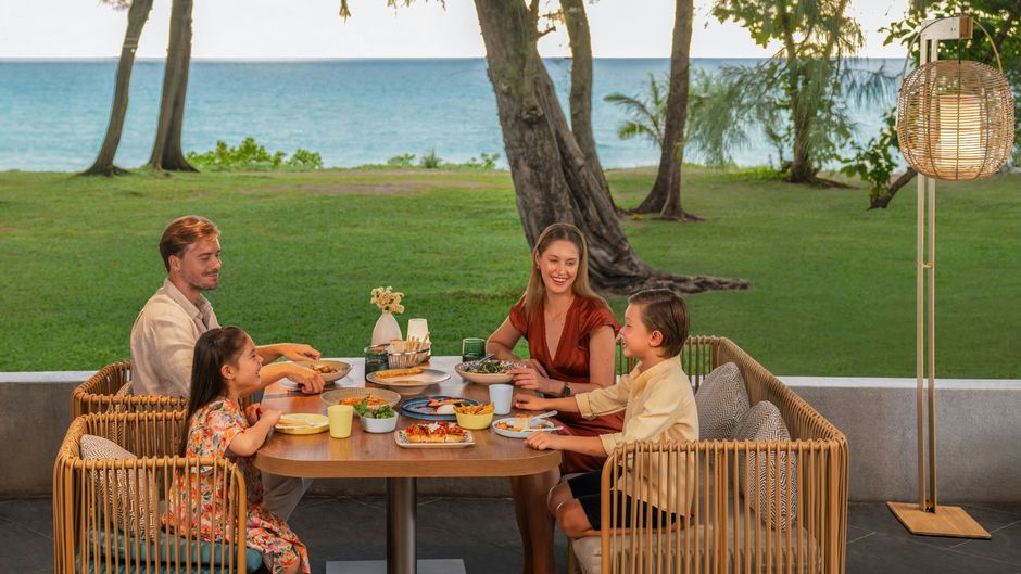 Le Meridien Phuket Mai Khao Beach Resort Restaurant
