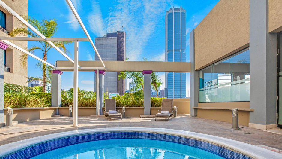 CHN Hotel Monterrey Centro Pool