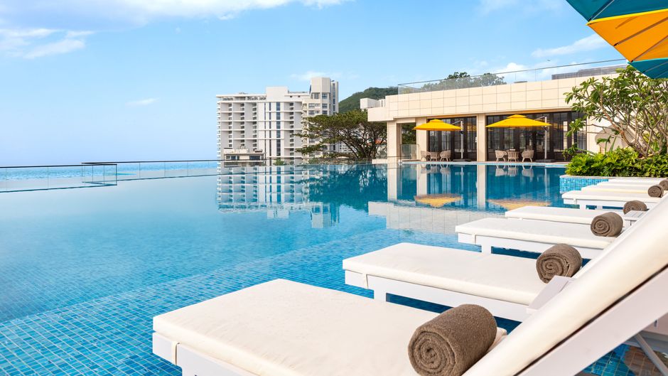 voco Dadonghai Pool