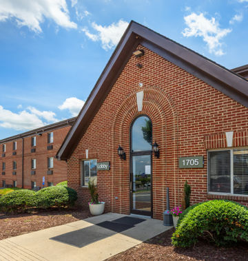 HomeTowne Studios & Suites Greensboro