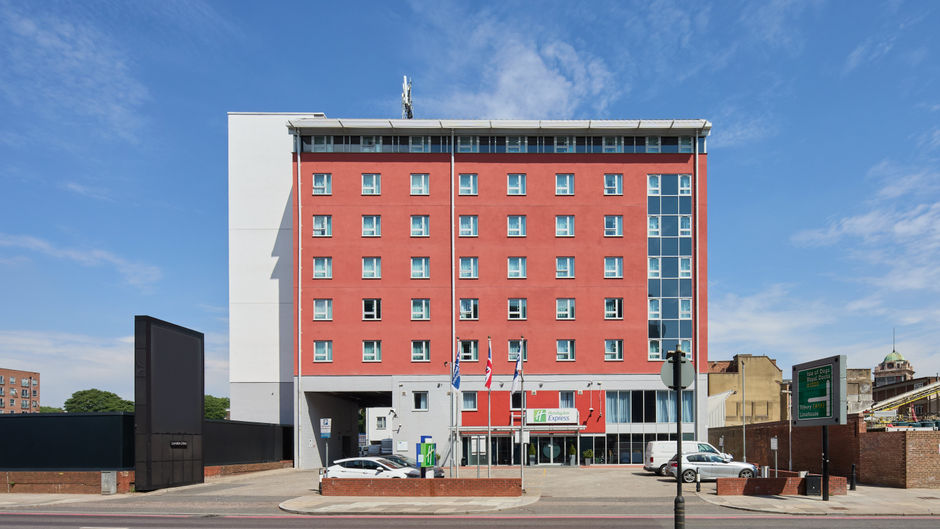 Holiday Inn Express London - Limehouse Exterior