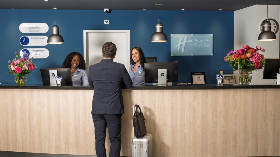 Holiday Inn Express Geneva Airport Exterior