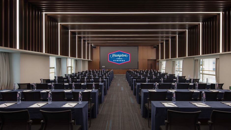 Hampton Foshan West Station Meeting