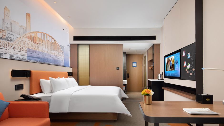 Hampton by Hilton West Railway Station Room