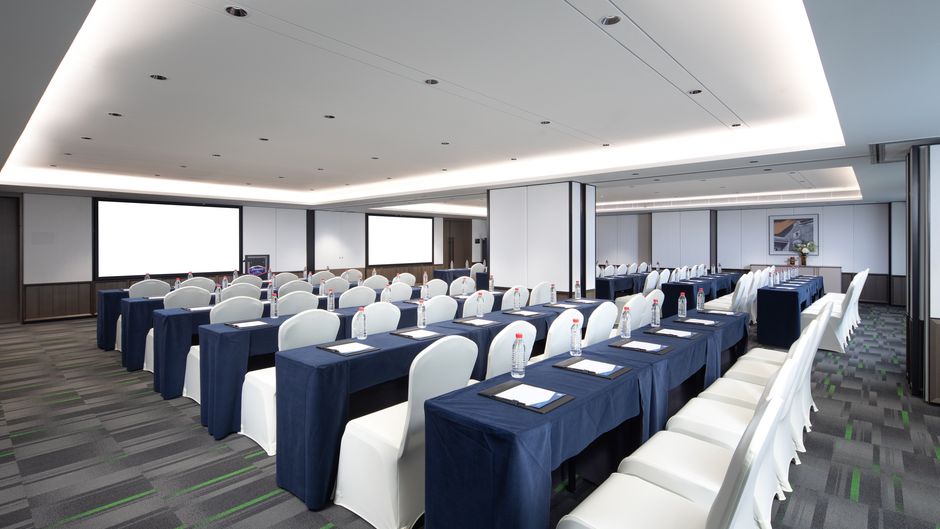 Hampton Shantou Railway Station Meeting