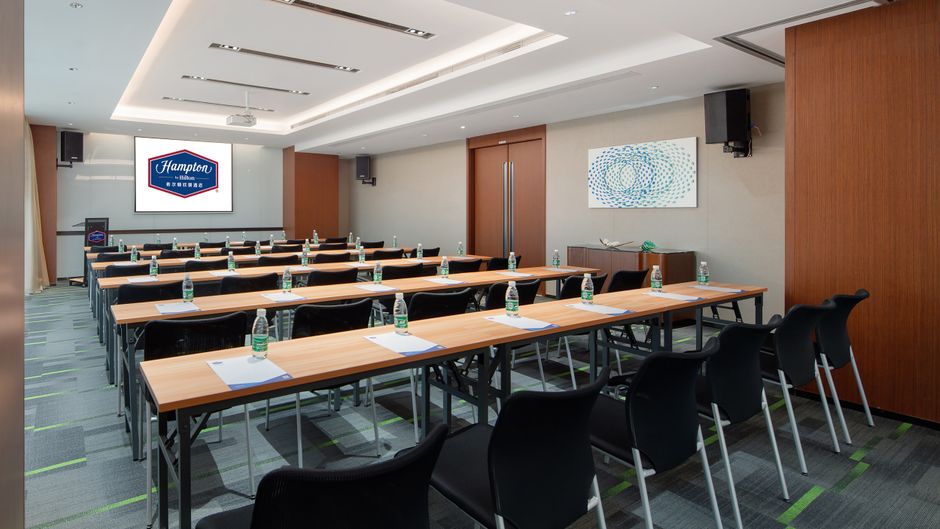 Hampton by Hilton Railway Statiion Meeting