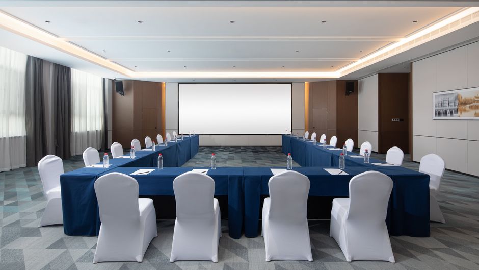 Hampton Hilton YZY West Railway Meeting
