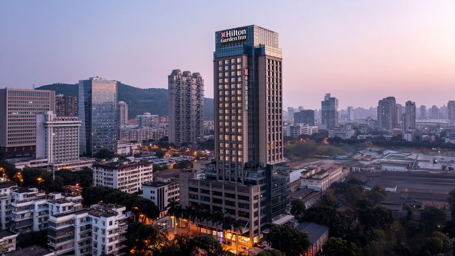 Hilton Garden Inn Xiamen Bailuzhou Park Exterior