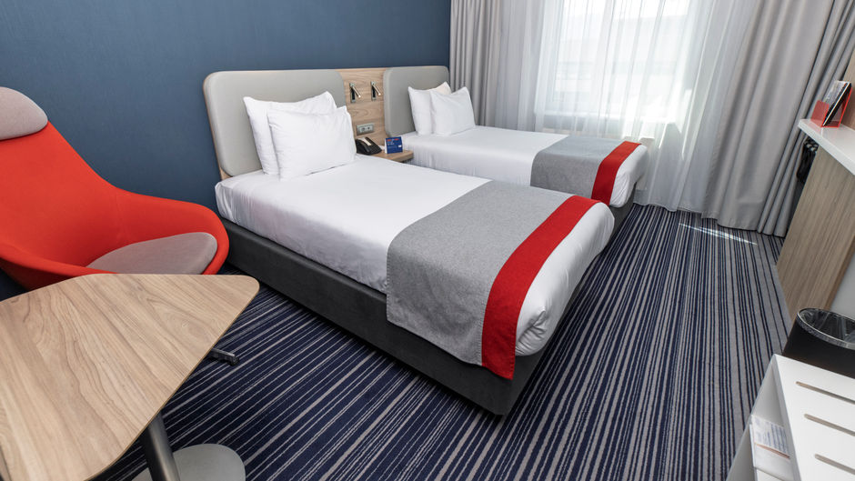 Holiday Inn Express Geneva Airport Room