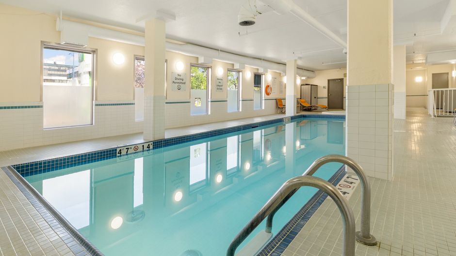 Holiday Inn Conference Centre Pool