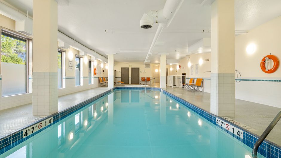 Holiday Inn Conference Centre Pool