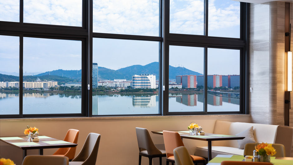 Hampton Ningde Lithium Electricity Town Restaurant