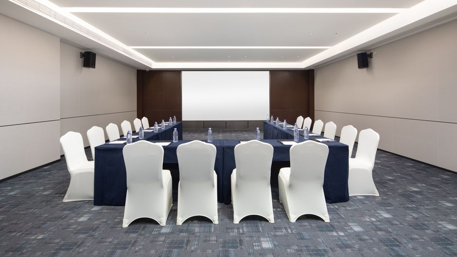 Hampton Zhoushan New Town Meeting