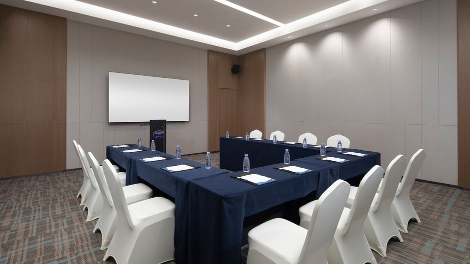 Hampton Inn KWE Nanming Xingye Meeting
