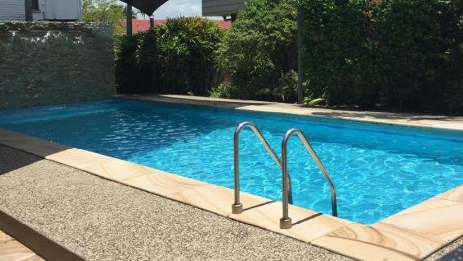 Country Plaza Motor Inn Pool