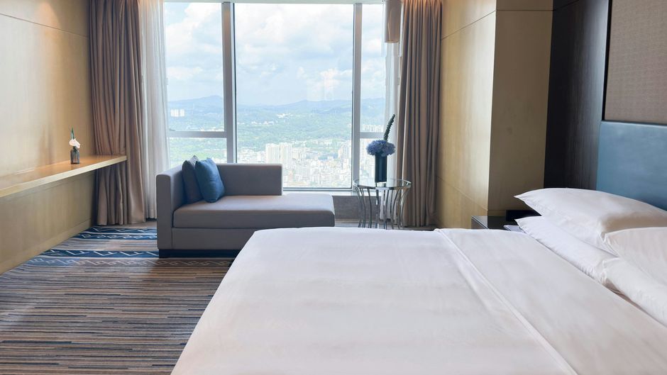 Renaissance Huizhou Hotel Suite