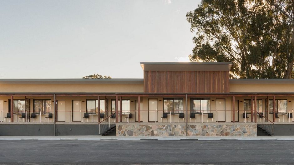 New Crossing Place Motel Exterior