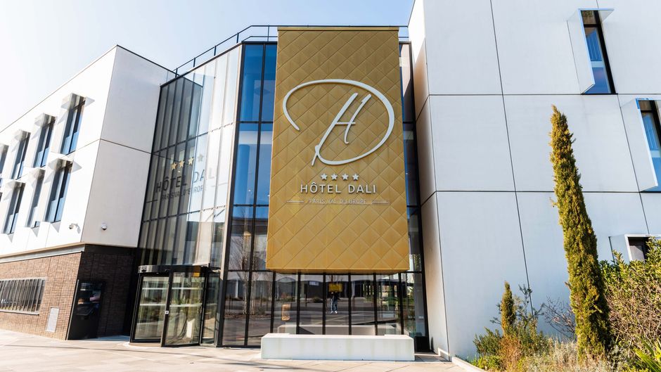 Hotel Dali Exterior
