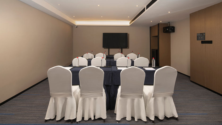 Hampton Lhasa Economic Meeting