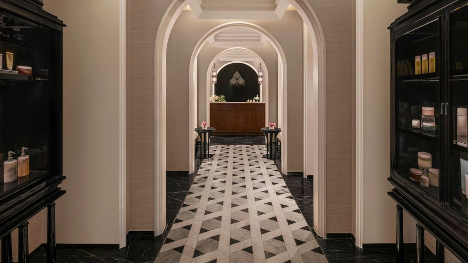The Ritz-Carlton, Bangkok Lobby