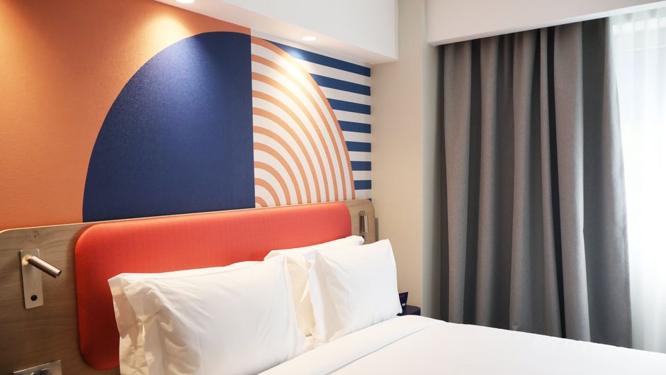 Holiday Inn Expr Suites Principe Real Room