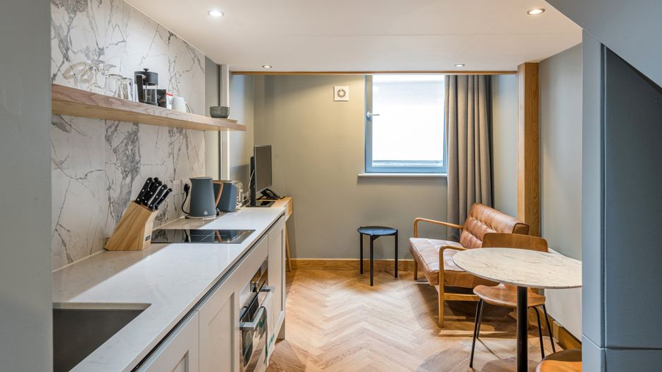 KM Hotel Room