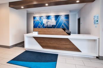 Holiday Inn Express Defiance