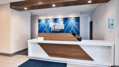 Holiday Inn Express Defiance