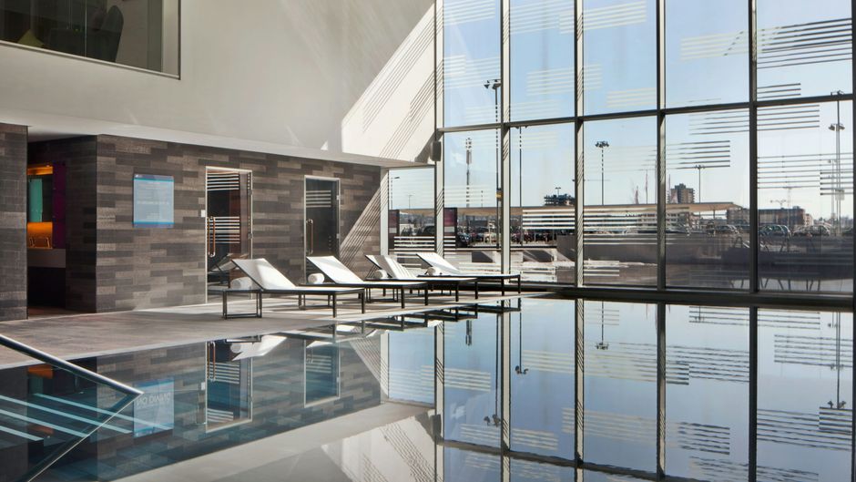 aloft London ExCel Pool