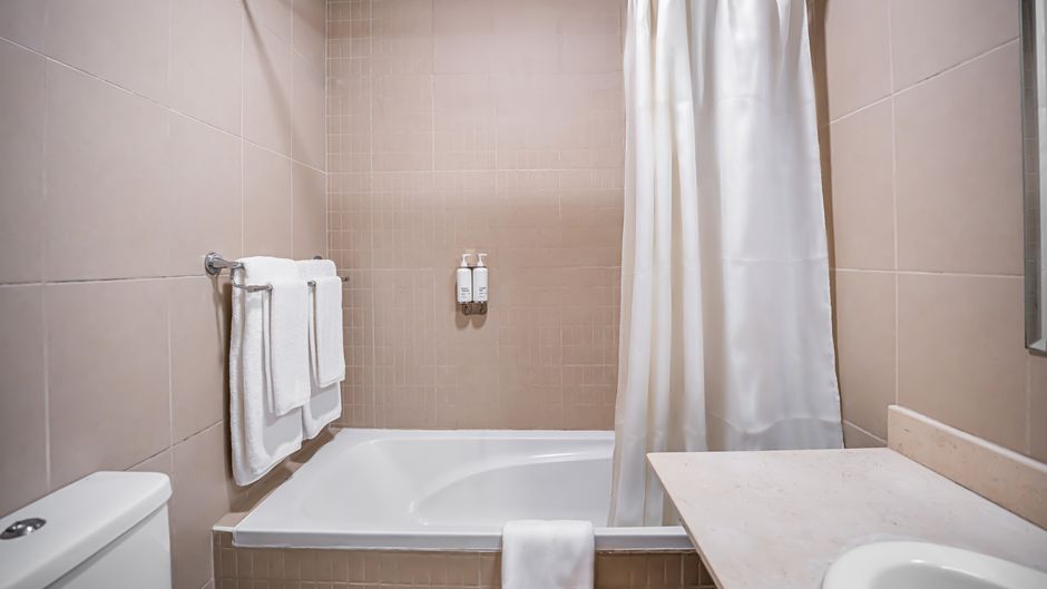 Kingsgate Doha Room