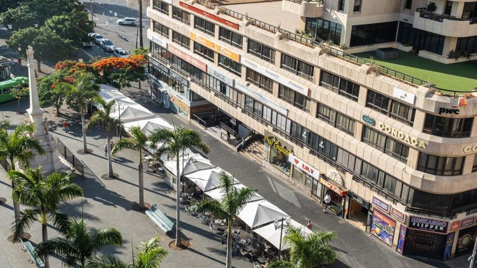 Hotel Adonis Plaza Exterior