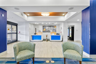 Holiday Inn Express Hotel & Stes