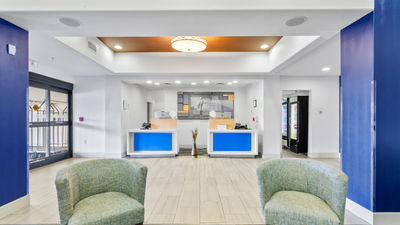 Holiday Inn Express Hotel & Stes