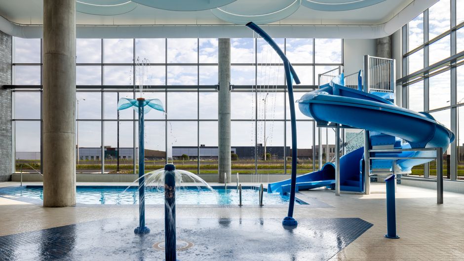 Holiday Inn Express Aeroport Montreal Pool