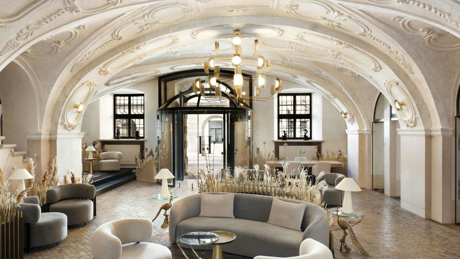 H15 Luxury Palace Lobby