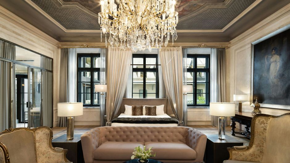 H15 Luxury Palace Suite