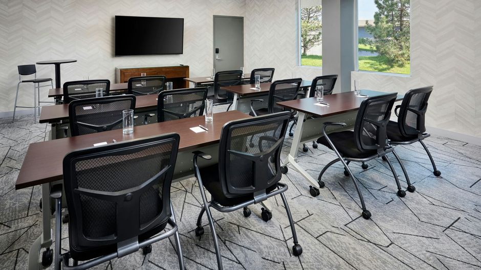 aloft Montreal Airport Meeting