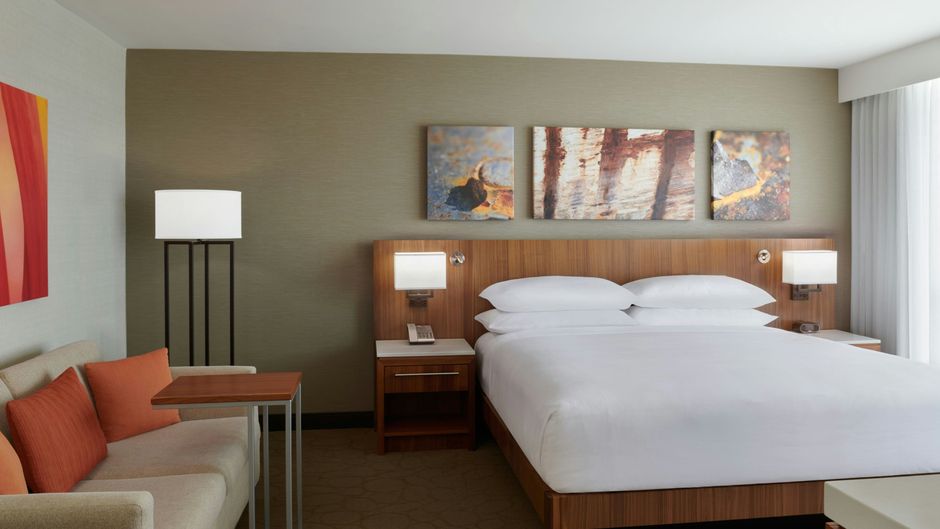 Delta Hotels Toronto Arpt & Conf Center Room
