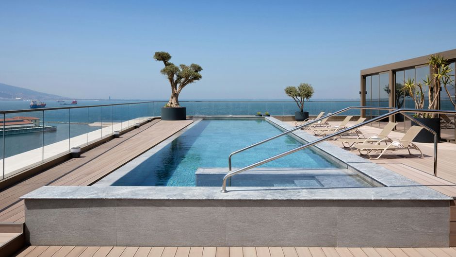 Izmir Marriott Hotel Pool