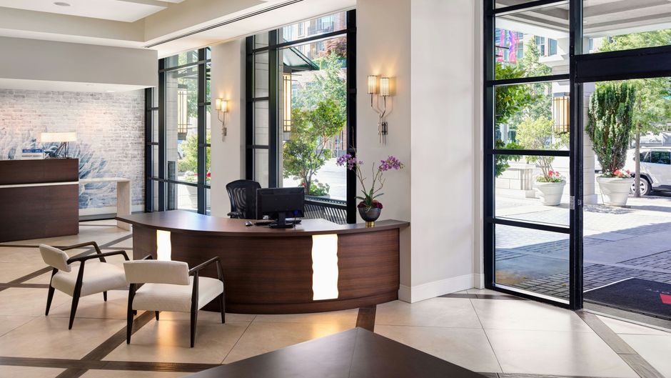 Victoria Marriott Inner Harbour Lobby