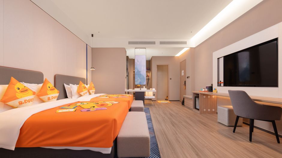 Holiday Inn Exp East Lake Room