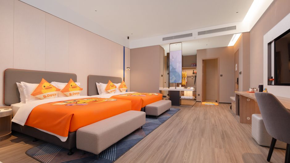 Holiday Inn Exp East Lake Room