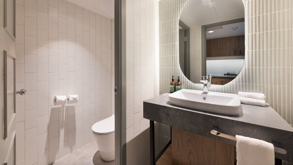 Crowne Plaza Perth Suite