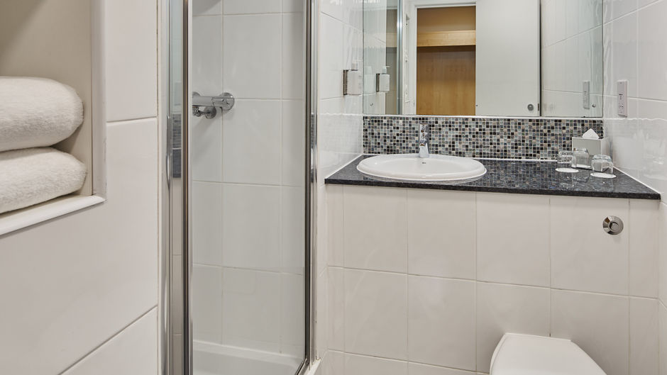 Leonardo Inn Hotel Aberdeen Airport Room