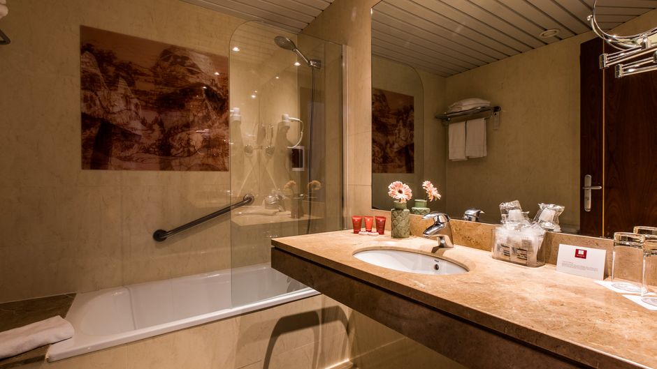 Leonardo Hotel Barcelona Gran Via Room