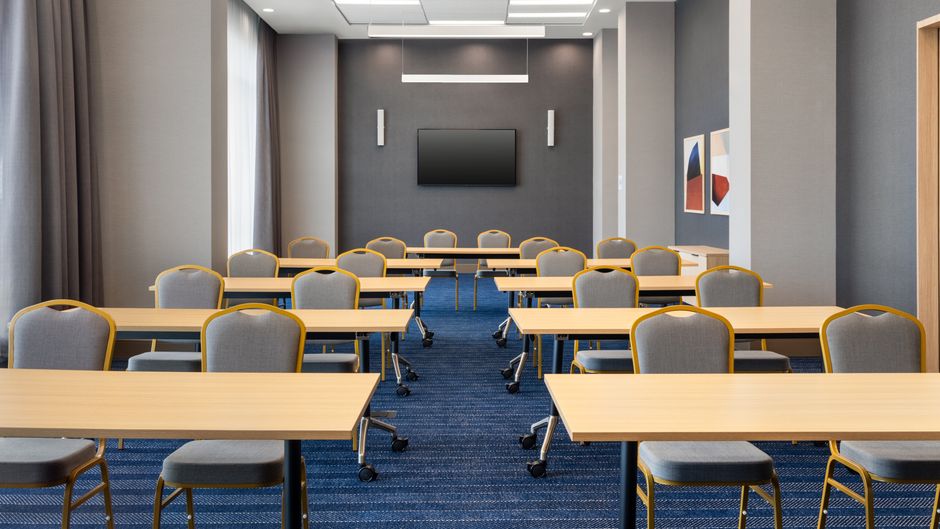 Holiday Inn Express Aeroport Montreal Meeting