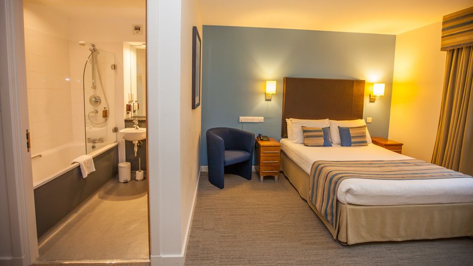 Stirling Court Hotel Room